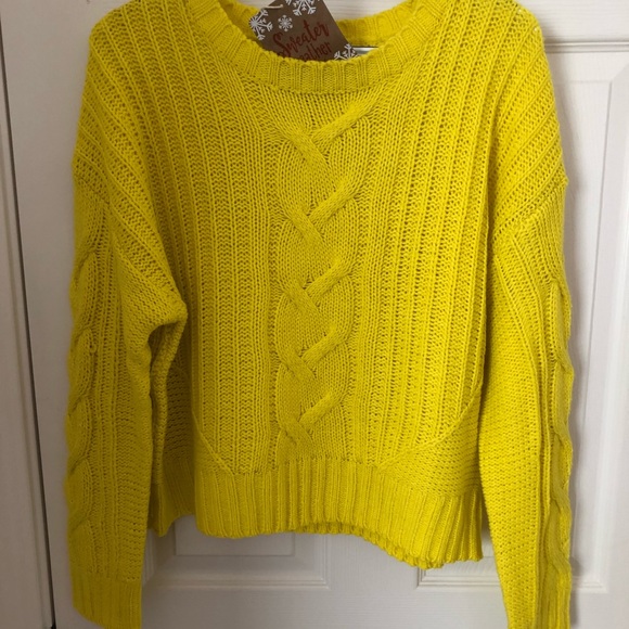 Sweaters - NWT YELLOW CABLE KNIT CROP SWEATER